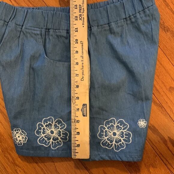 Umgee Size Medium pull on elastic waist shorts w/pockets/embroidery detail NWOT - Picture 9 of 9